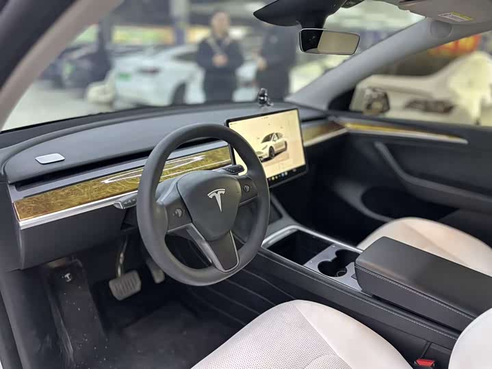 Фото 3 - Tesla Model Y