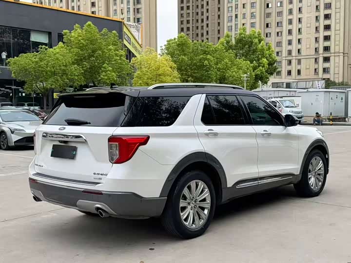 Фото 9 - Ford Explorer