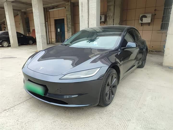 Фото 1 - Tesla Model 3