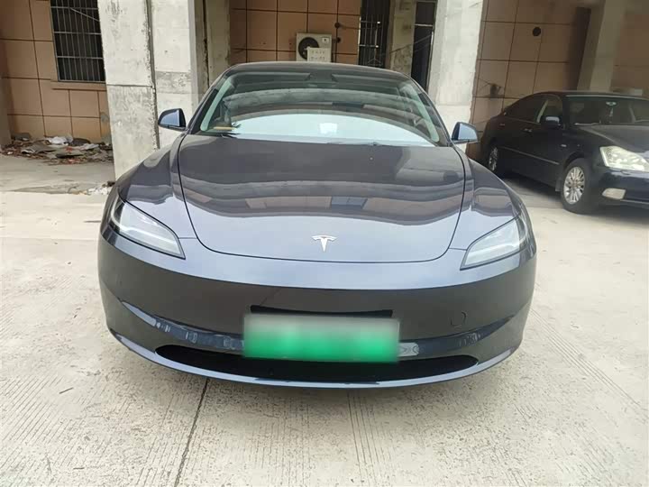 Фото 3 - Tesla Model 3