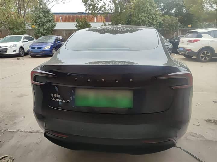 Фото 6 - Tesla Model 3