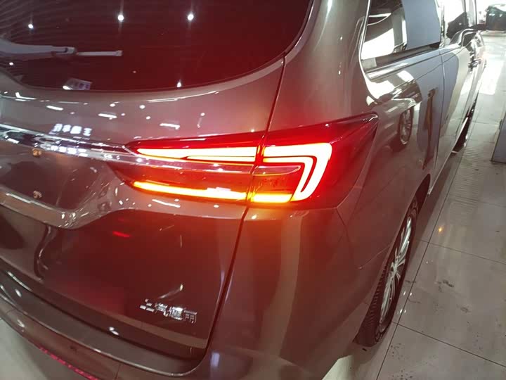 Фото 8 - Buick GL8 ES