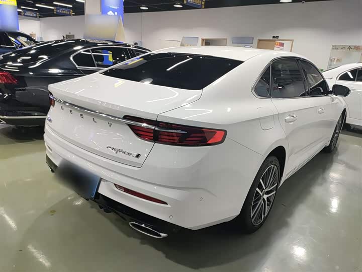 Фото 7 - Geely Preface