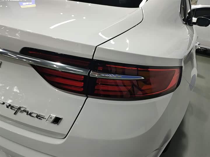 Фото 8 - Geely Preface