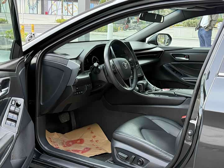 Фото 6 - Toyota Avalon