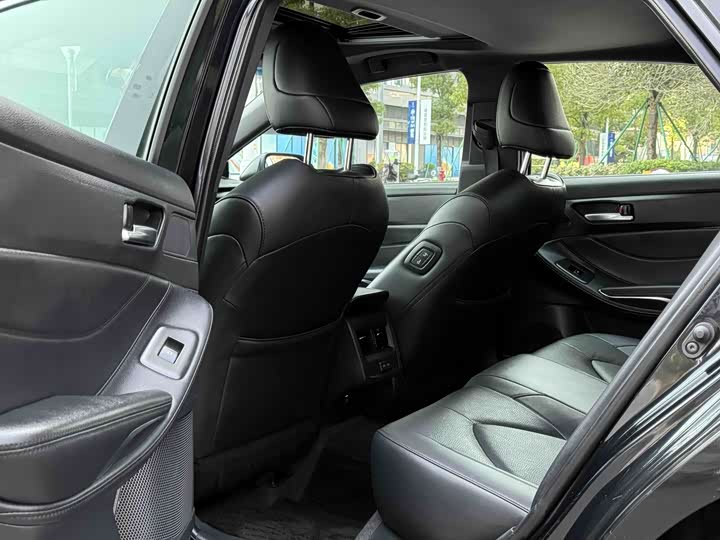 Фото 7 - Toyota Avalon