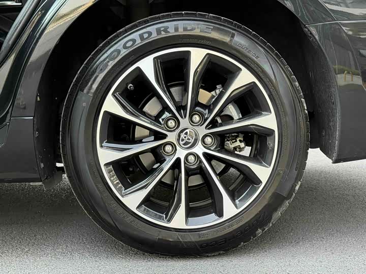 Фото 9 - Toyota Avalon