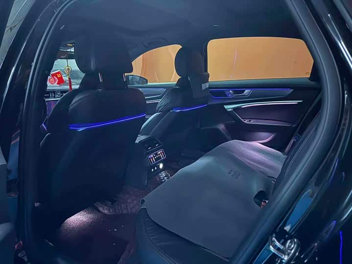 Фото 5 - Audi A6L Hybrid