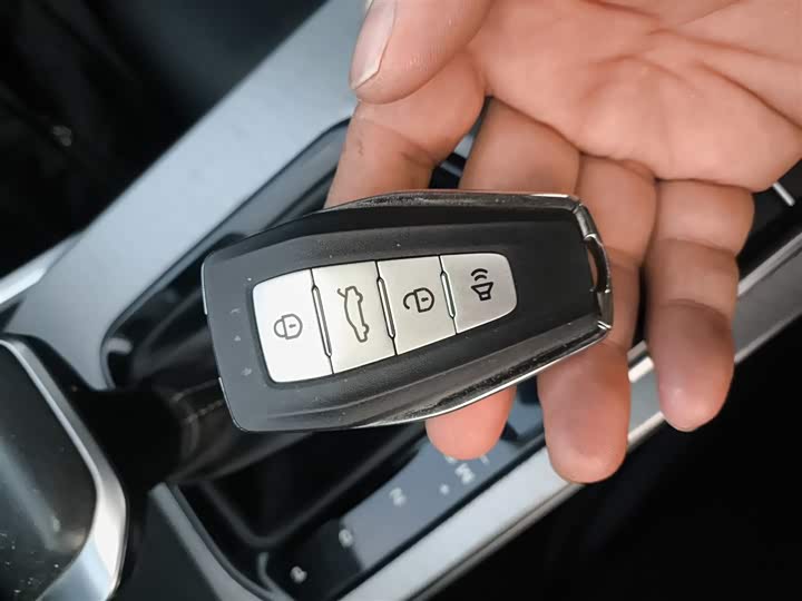 Фото 9 - Geely Emgrand