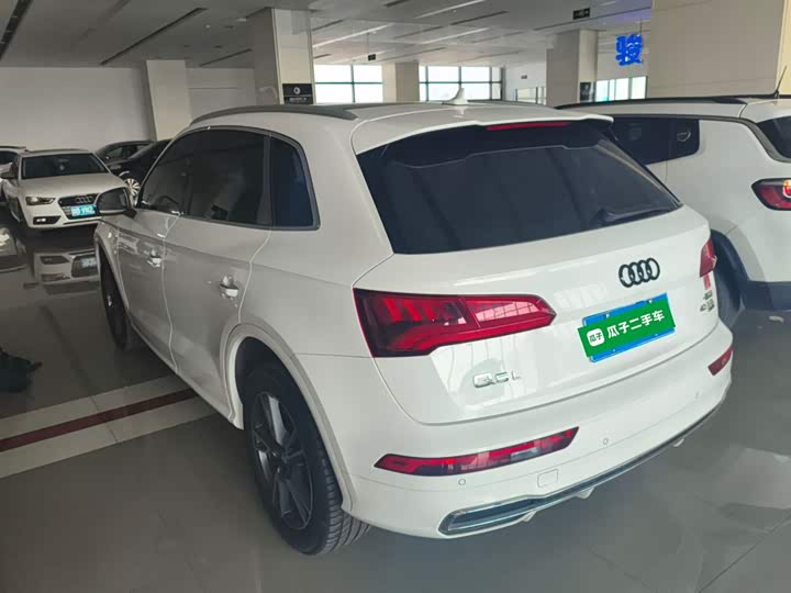 Фото 5 - Audi Q5L