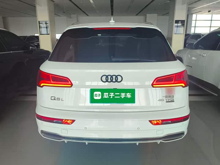 Фото 6 - Audi Q5L