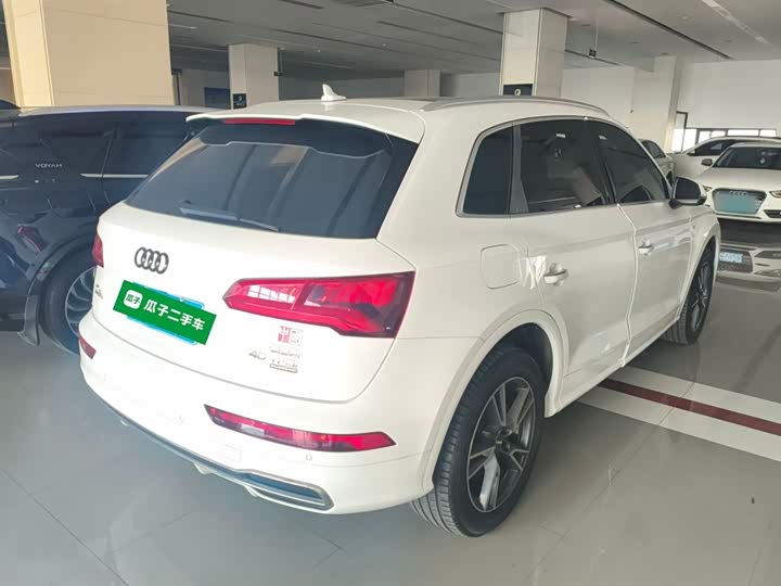 Фото 7 - Audi Q5L