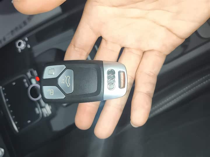 Фото 9 - Audi Q5L