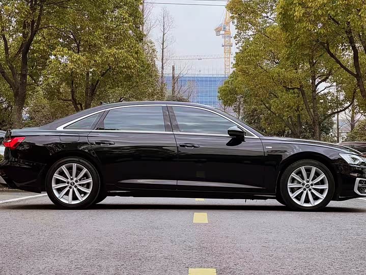 Фото 4 - Audi A6L