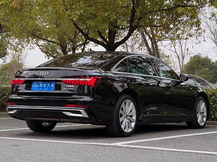 Фото 5 - Audi A6L