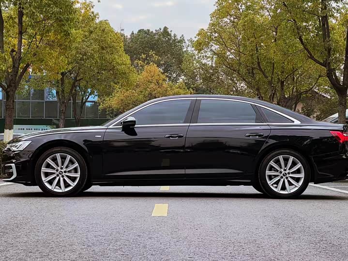 Фото 8 - Audi A6L