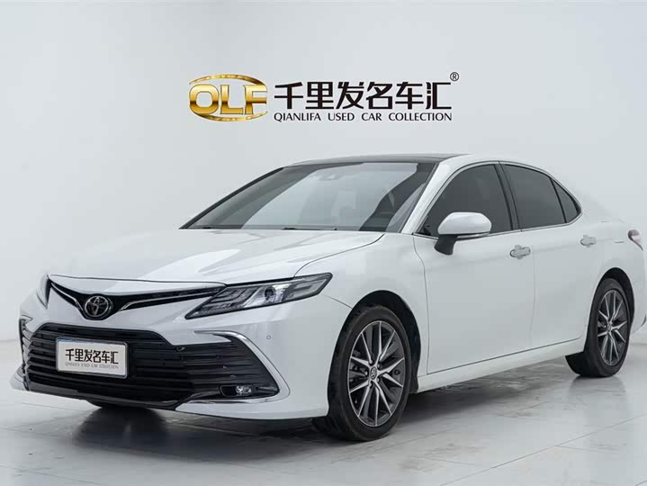 Фото 1 - Toyota Camry