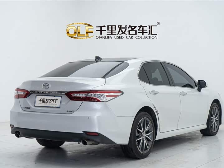 Фото 6 - Toyota Camry