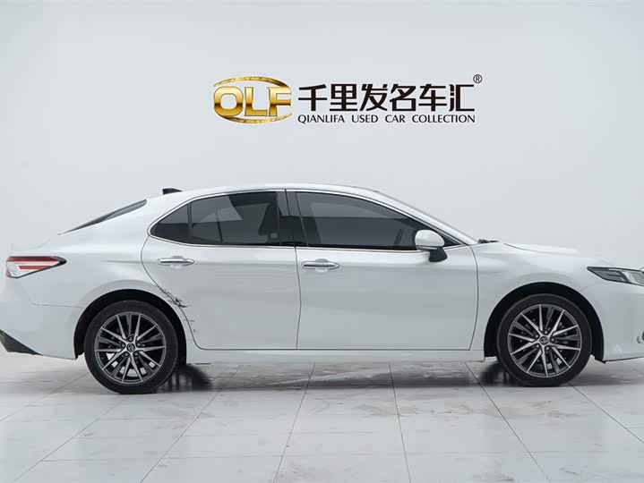 Фото 7 - Toyota Camry