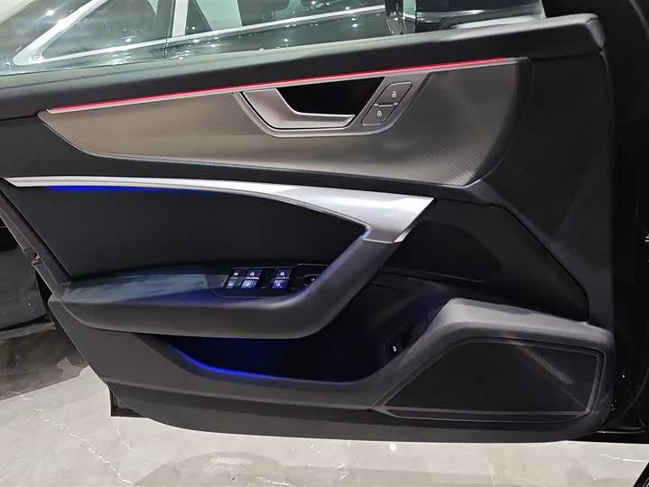 Фото 7 - Audi A6L