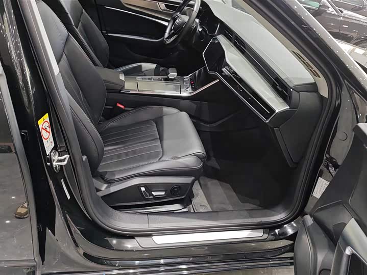 Фото 8 - Audi A6L