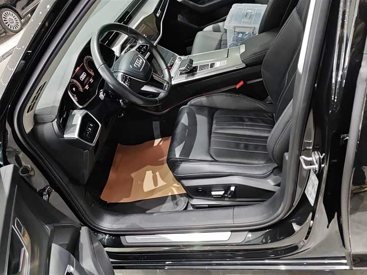 Фото 9 - Audi A6L