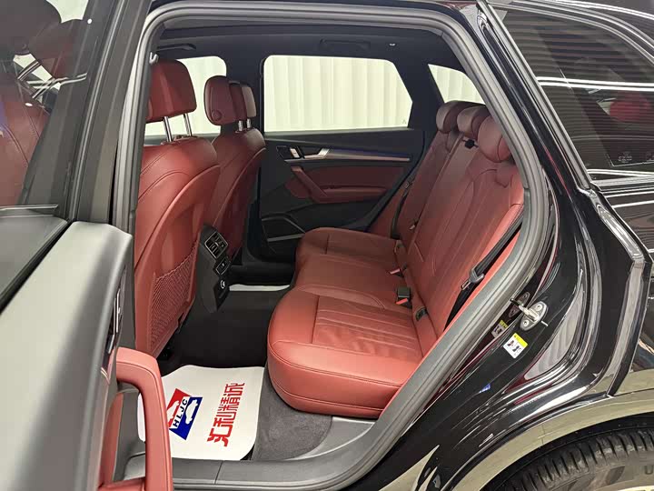 Фото 8 - Audi Q5L