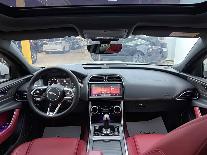 Фото 4 - Jaguar XE L