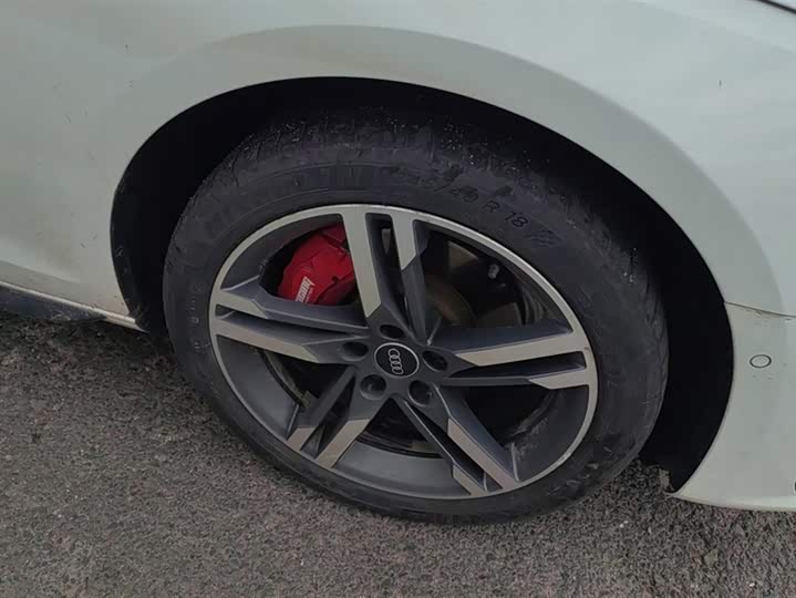 Фото 6 - Audi A4L