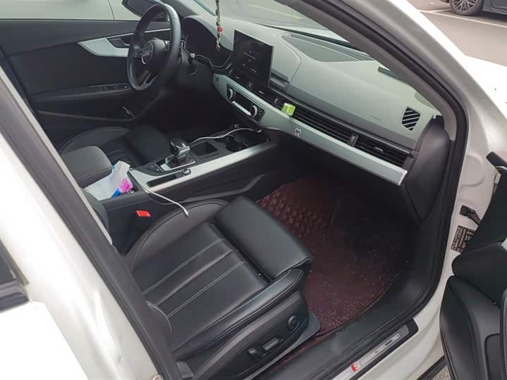 Фото 8 - Audi A4L