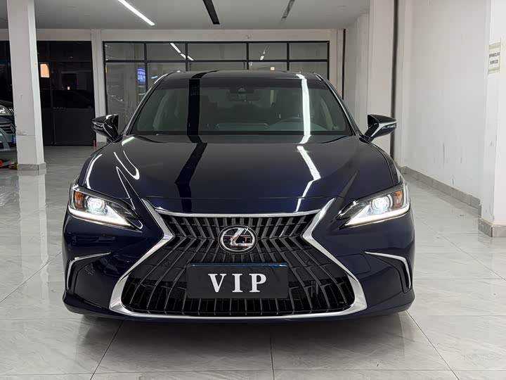 Фото 2 - Lexus ES