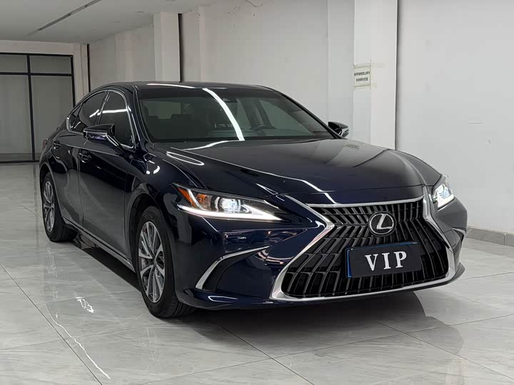 Фото 3 - Lexus ES