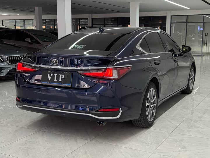 Фото 7 - Lexus ES