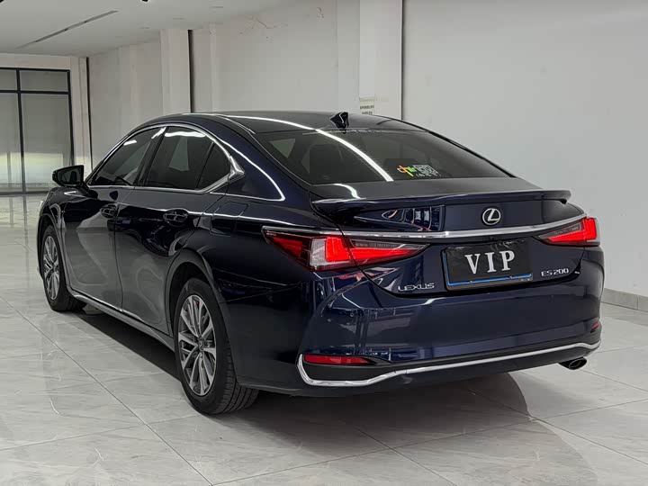 Фото 9 - Lexus ES