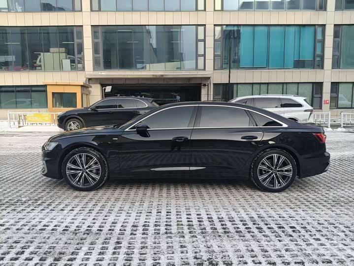 Фото 4 - Audi A6L