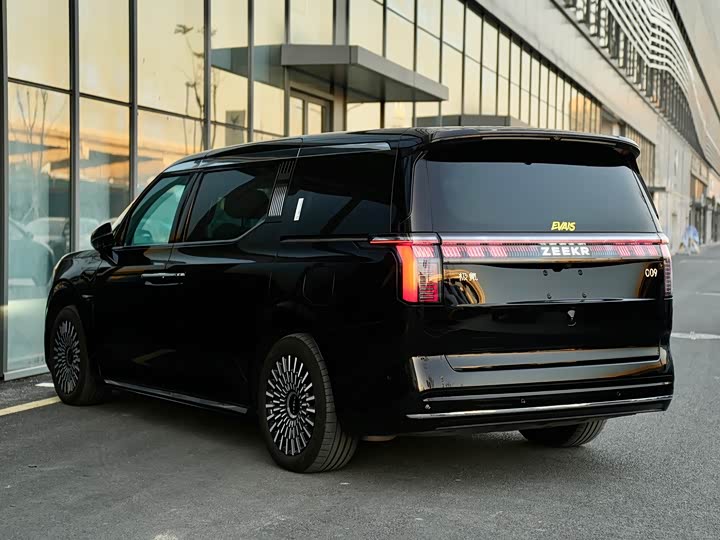 Фото 7 - Zeekr 009