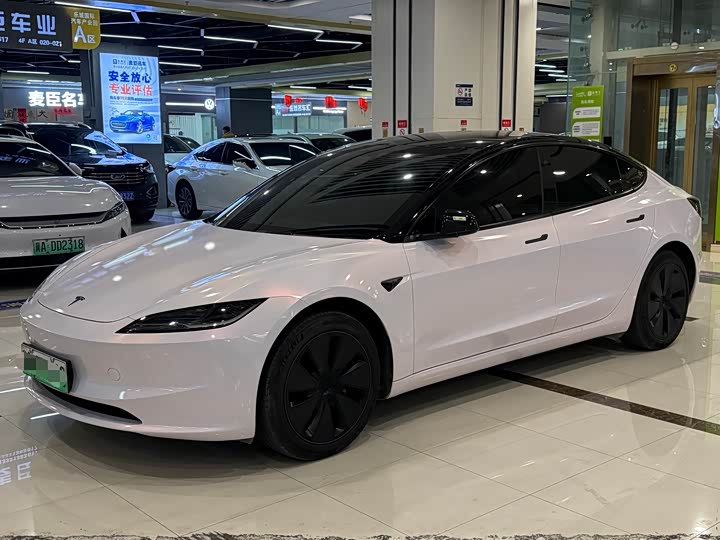 Фото 1 - Tesla Model 3