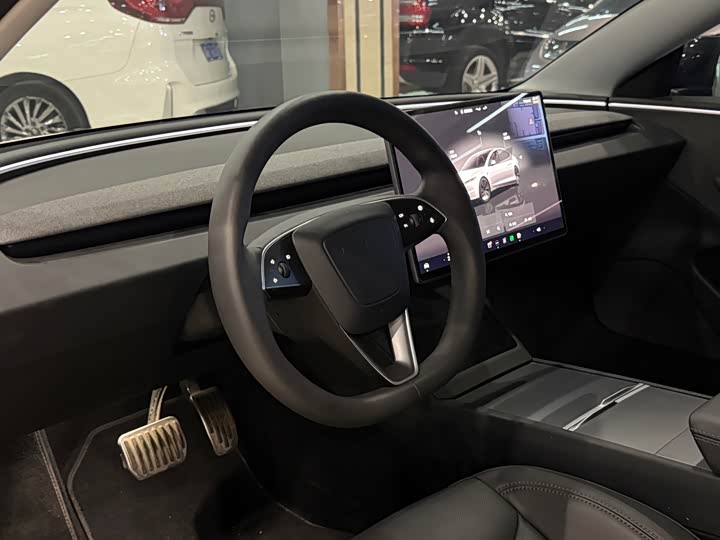 Фото 3 - Tesla Model 3