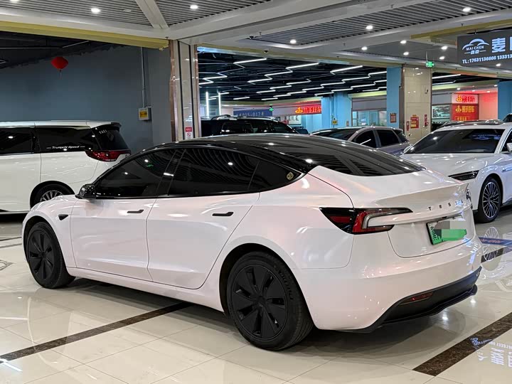 Фото 6 - Tesla Model 3