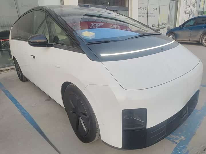 Фото 2 - LiXiang Mega