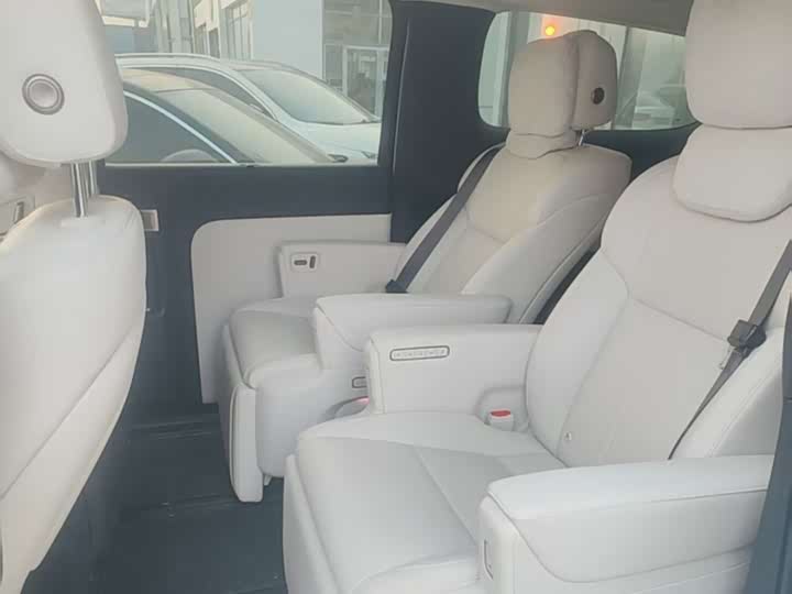 Фото 4 - LiXiang Mega