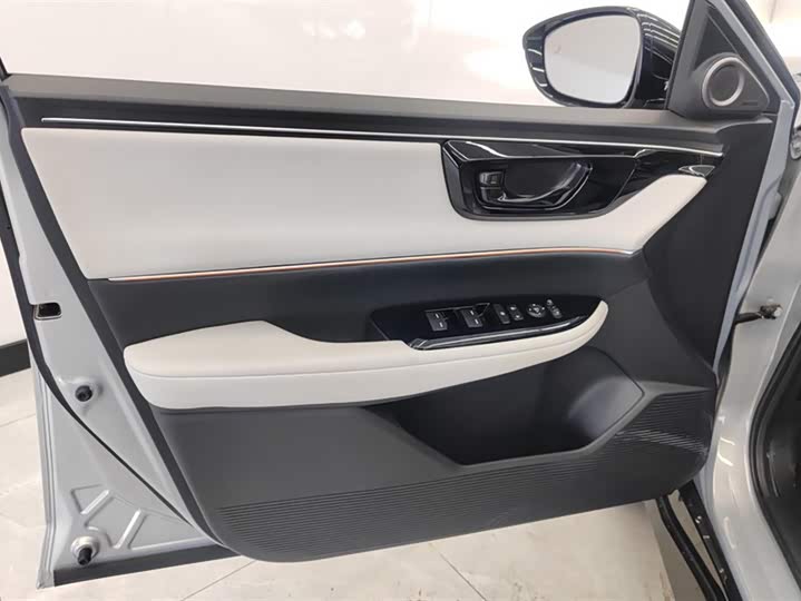 Фото 7 - Honda e:NP2