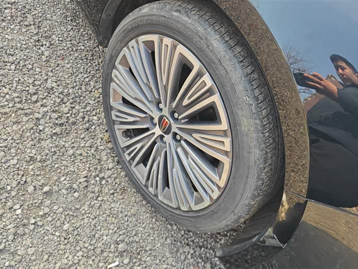 Фото 6 - Hongqi H5