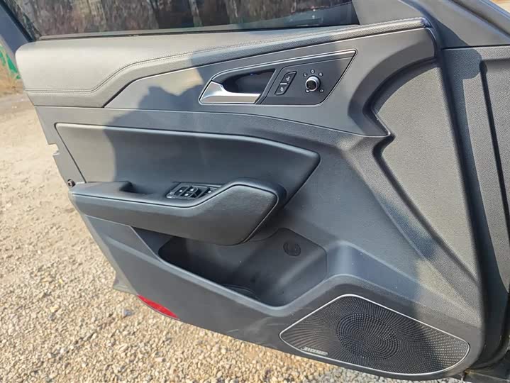 Фото 7 - Hongqi H5