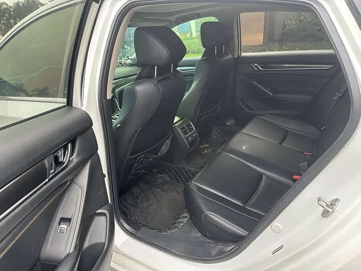 Фото 4 - Honda Accord