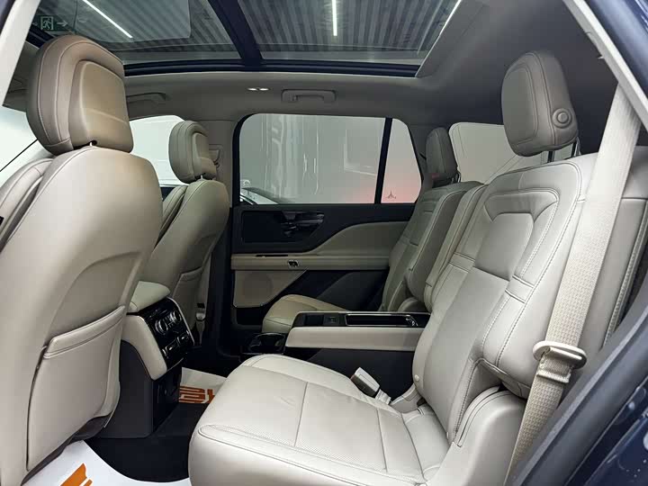 Фото 7 - Lincoln Aviator