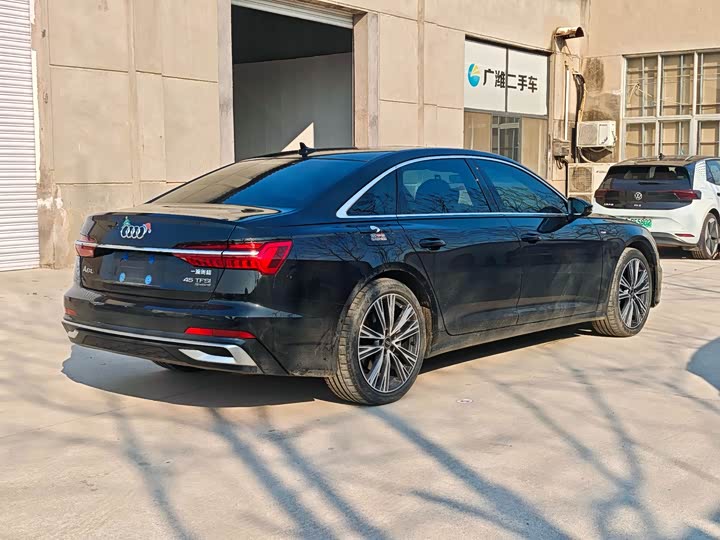 Фото 4 - Audi A6L