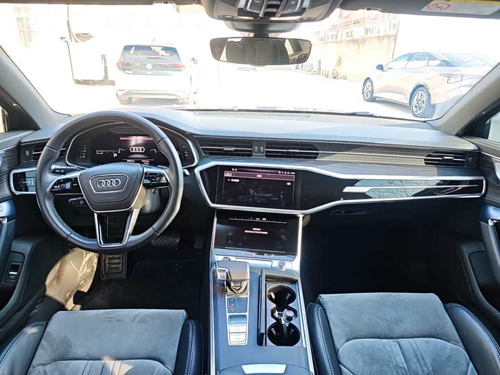 Фото 7 - Audi A6L