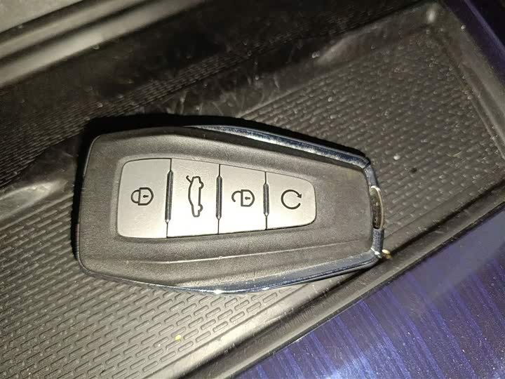 Фото 9 - Geely Monjaro