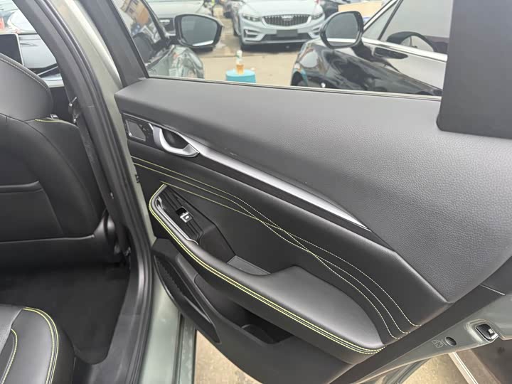 Фото 8 - Geely Preface